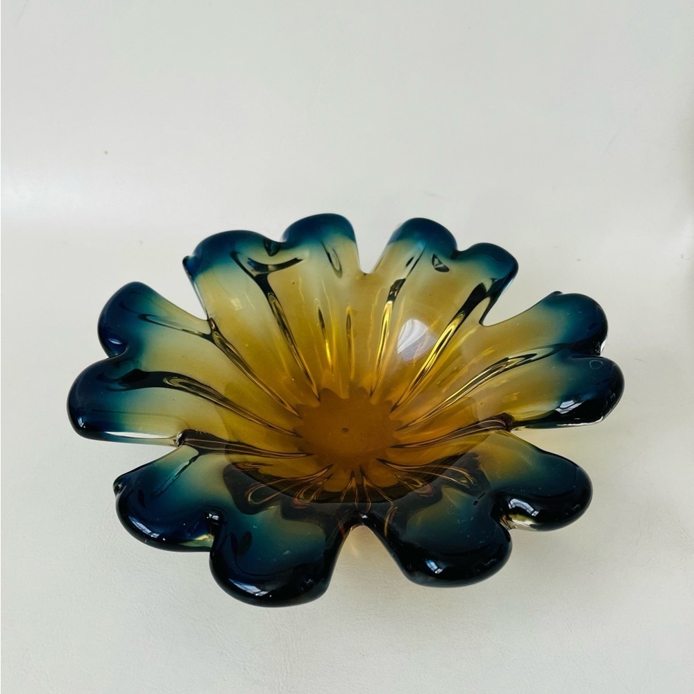 Vintage mid century Murano flower shape bowl
